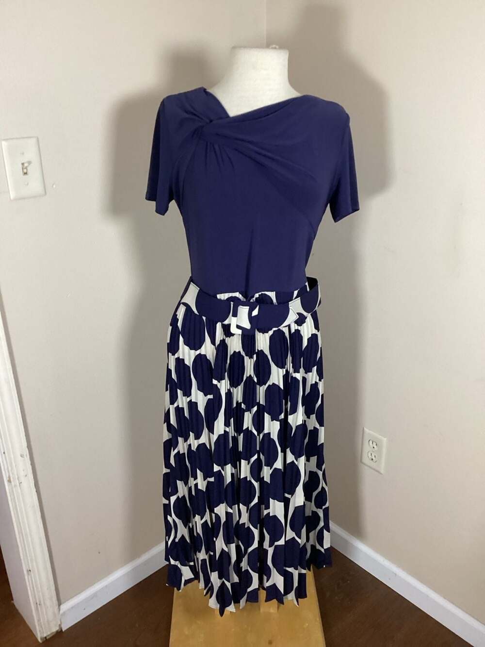 Maison Tara Women's Size 12 Navy Blue Polka Dot Pleated Midi Dress